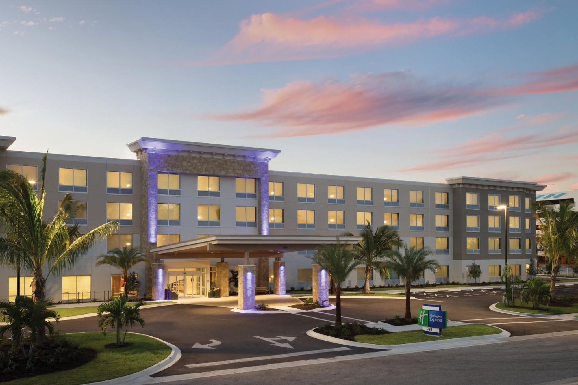 Holiday Inn Express Cape Canaveral By Ihg Екстер'єр фото